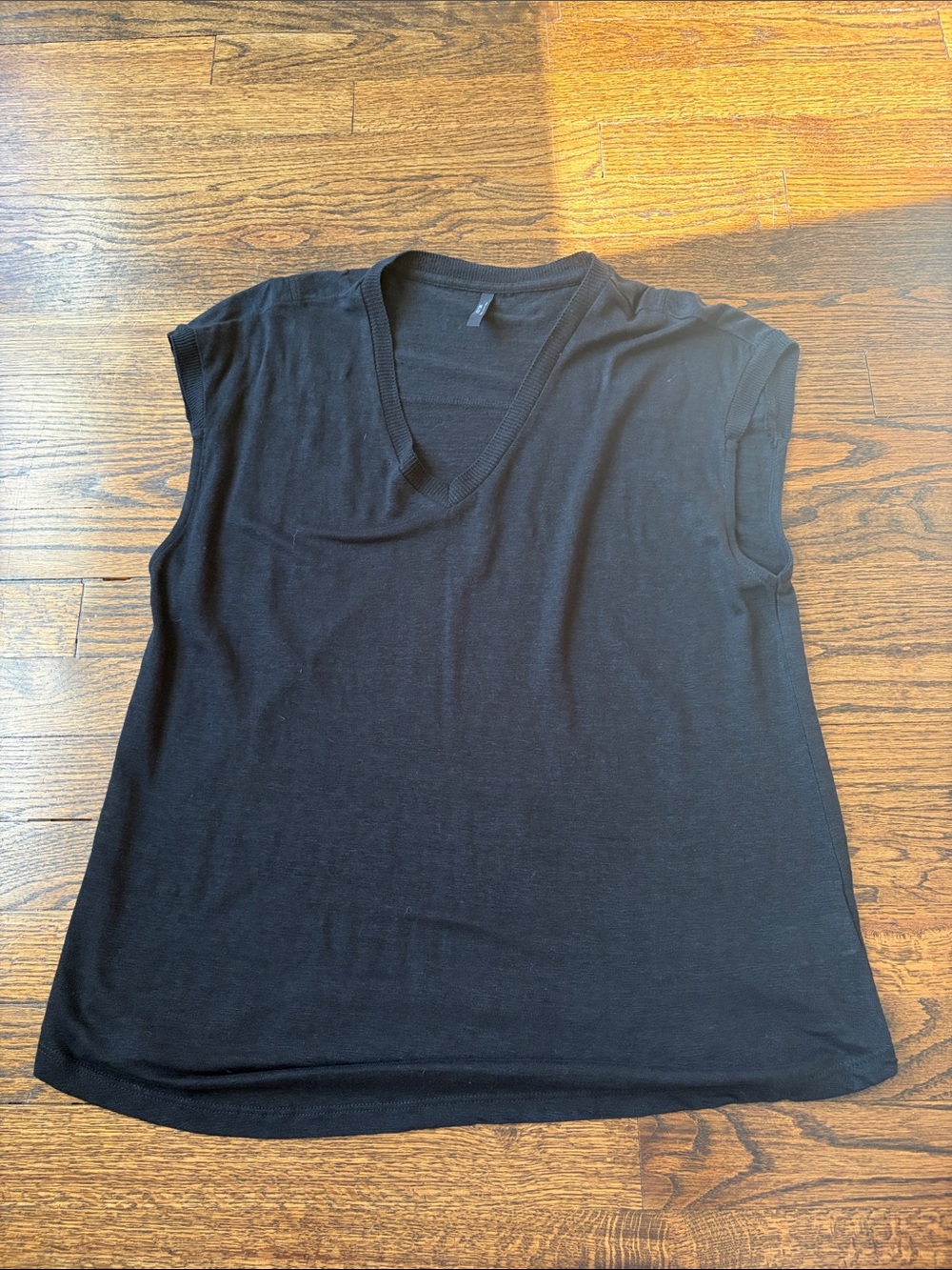 Joe’s Women’s Linen Black V-Neck Sleeveless Top